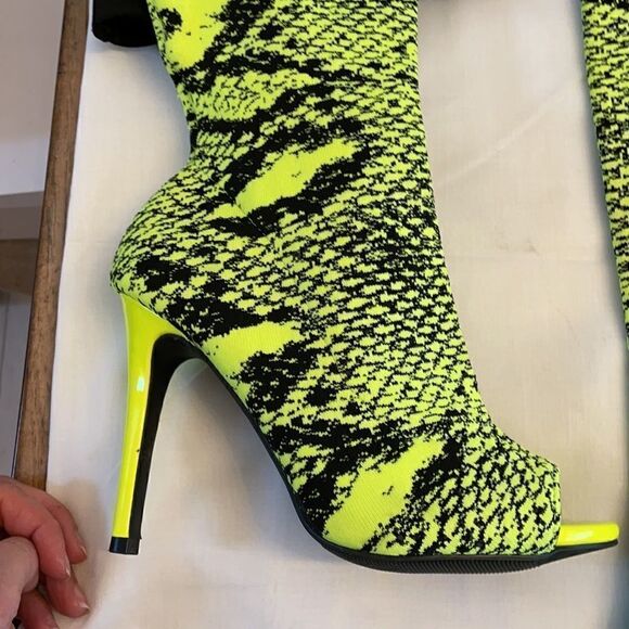 WILD DIVA OVER KNEE PEEP TOE SNAKE MOTIF B… - Picture 2 of 8